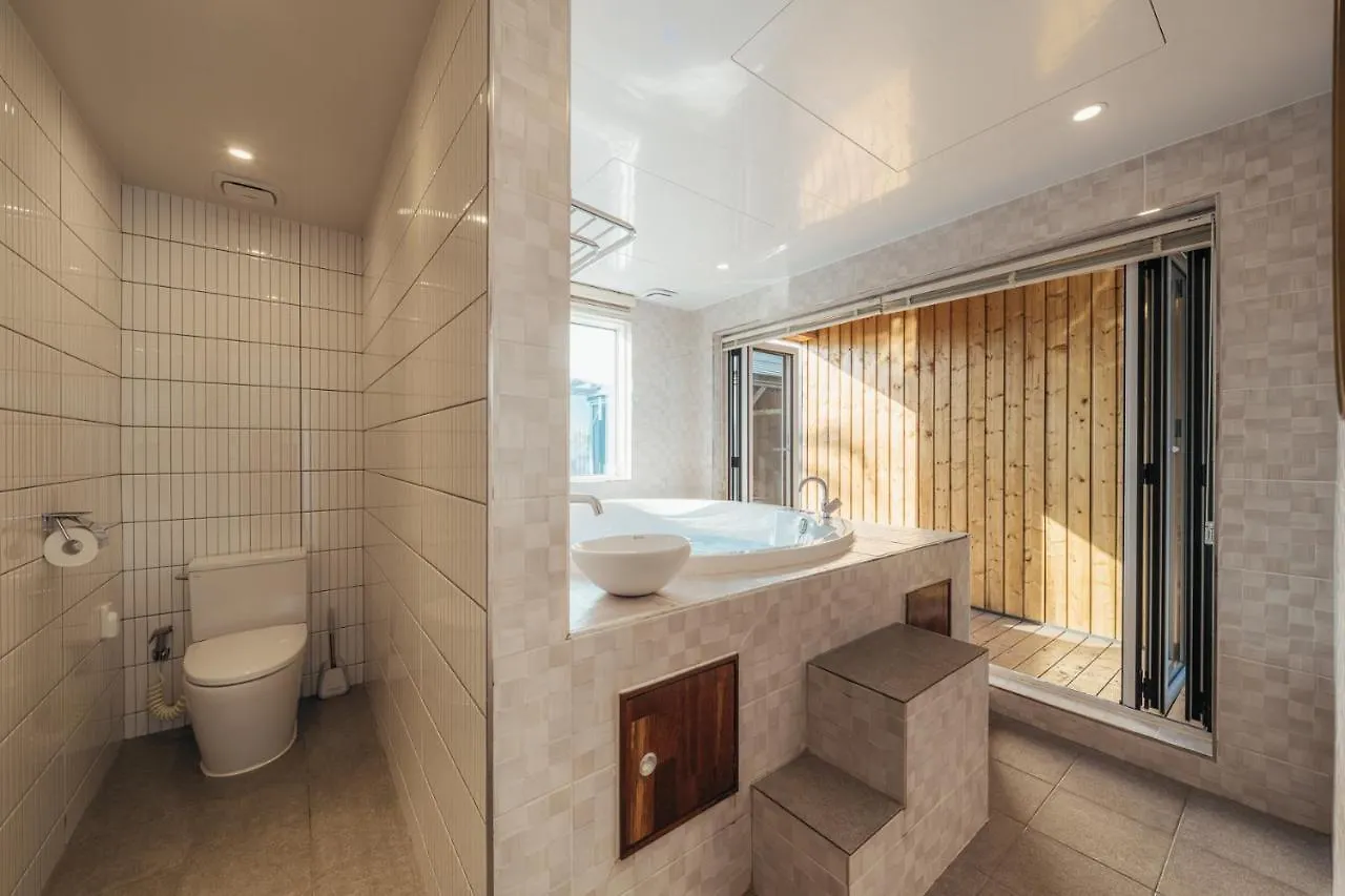 度假居 Palm Spa Pool Villa 济州市